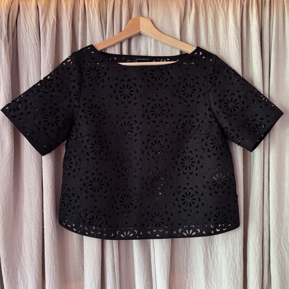 Banana Republic Black Laser Cut Floral Structured Top Size Small